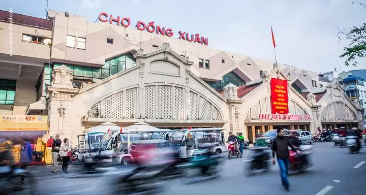 Dong Xuan Market - one of the oldest and biggest markets in the old quarter of Hanoi