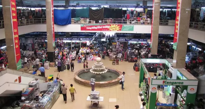 Interior space of Dong Xuan Market