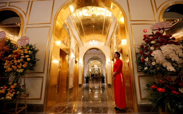 The world's first gold-plated hotel in Vietnam