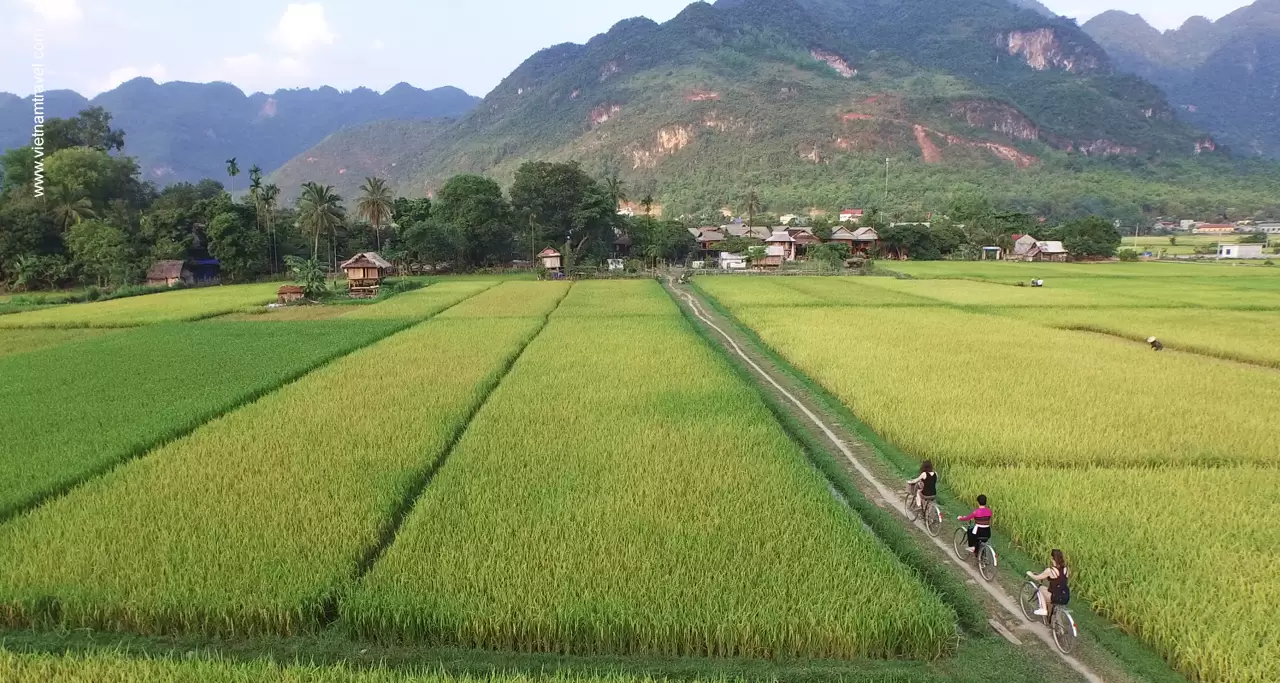 Biking in Mai Chau