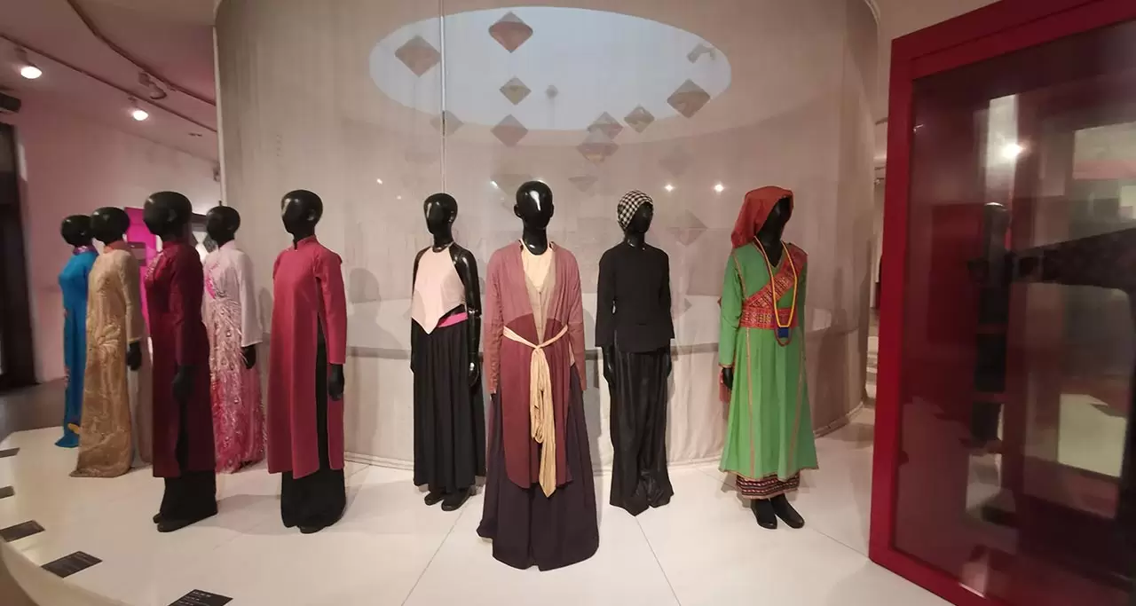 traditional costumes were shown in Vietnamese Women's Museum