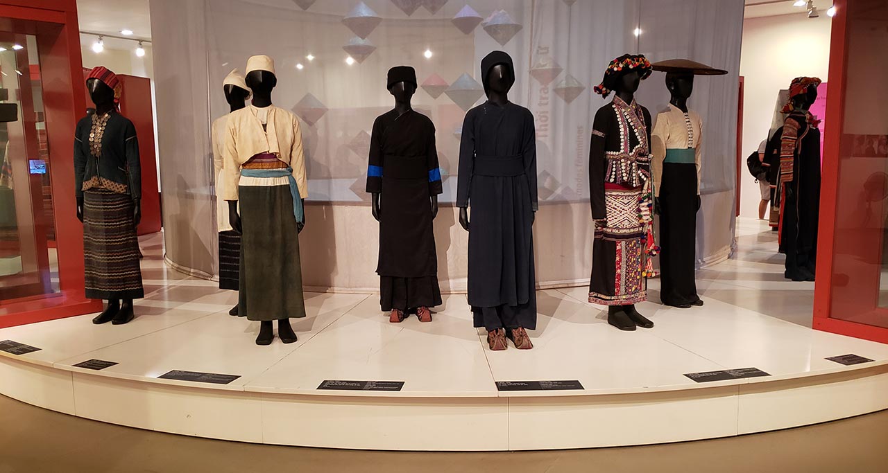 typical costumes in Vietnamese Women's Museum