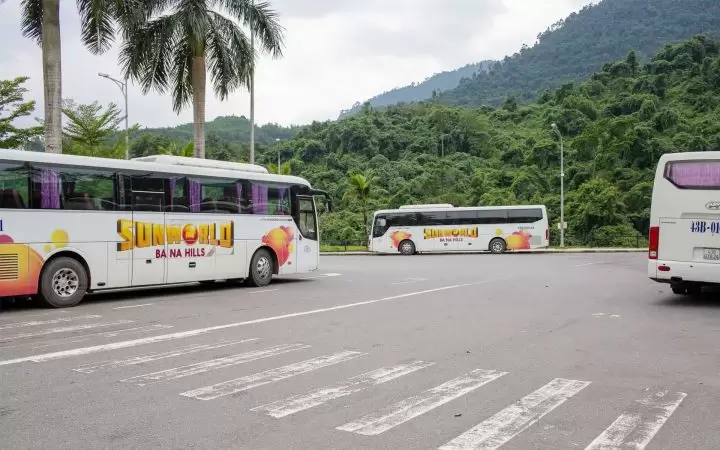 shuttle bus to Ba Na hills