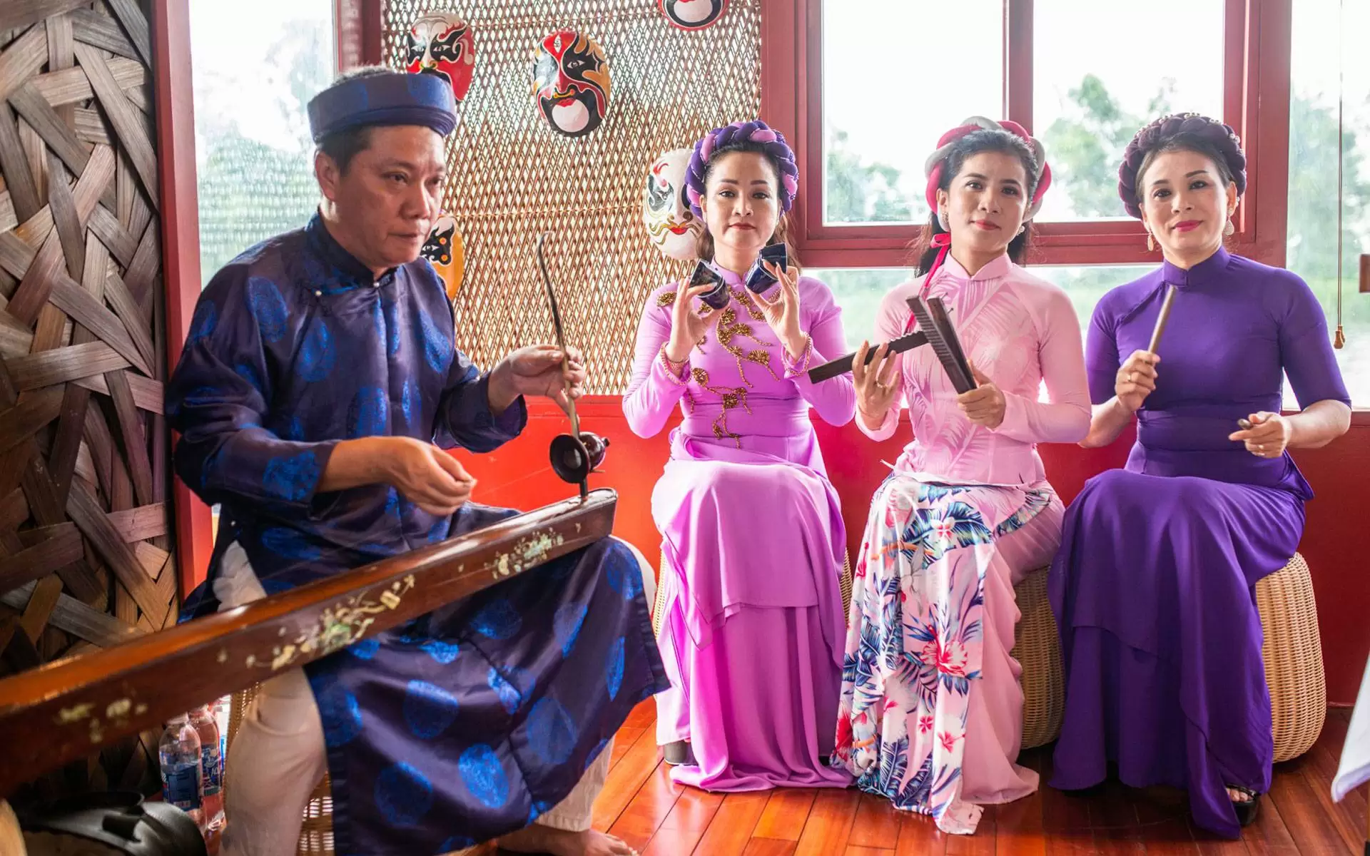 Local artists perform Hue folk songs