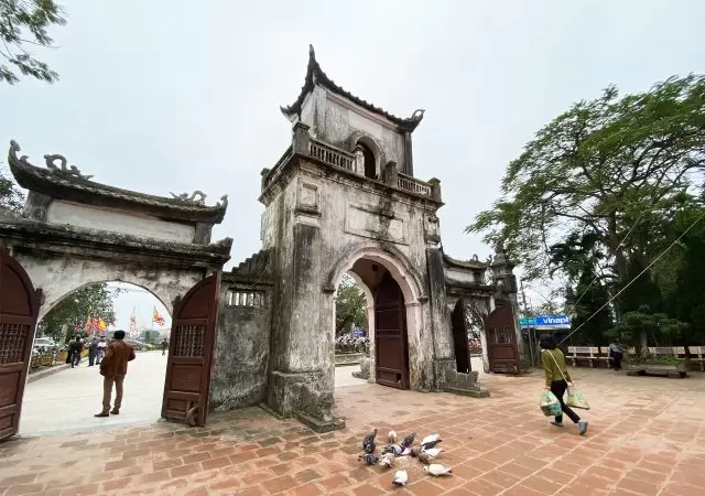 Main gate at Den Tran Temple