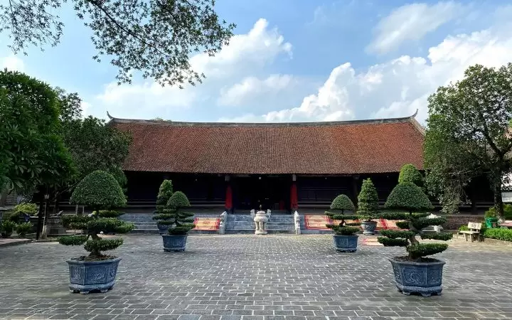 An Duong Vuong Temple was built in 1687 under King Le Hi Tong’s dynasty.