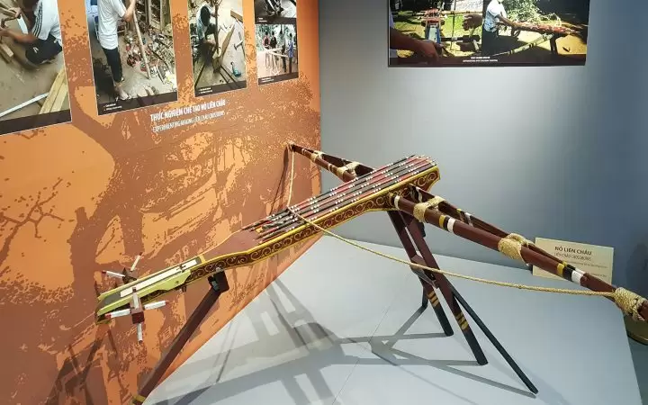The magic crossbow gift from the golden turtle which helped King An Duong Vuong kill hundreds of invaders.