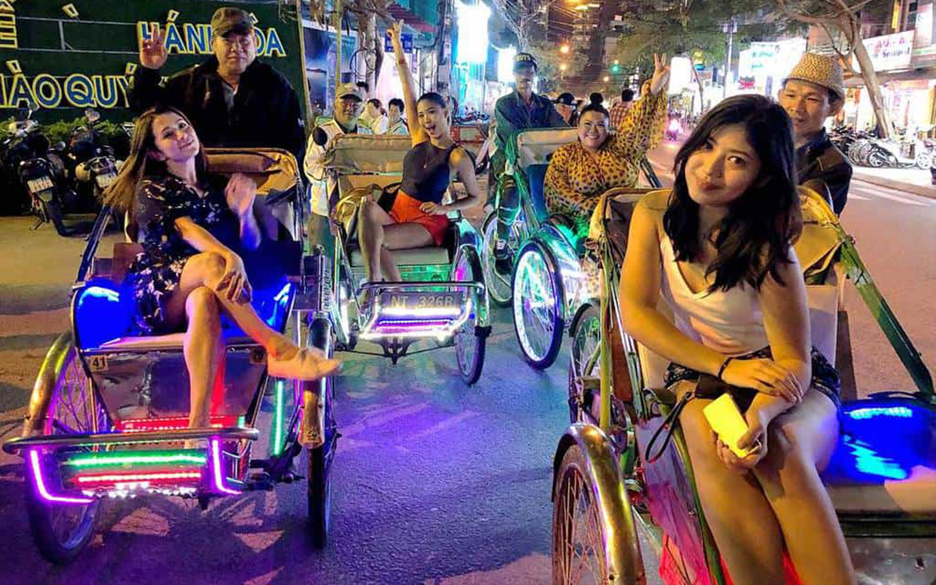 Taking a cyclo ride to disvoer Hue