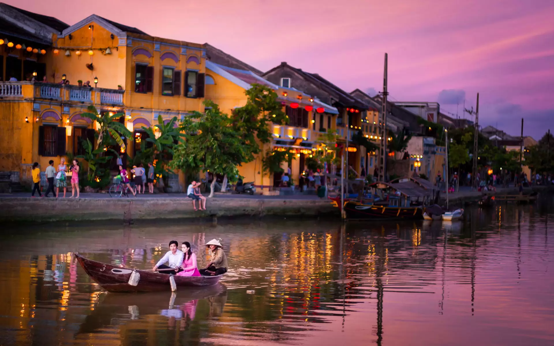 Boating on Hoai river