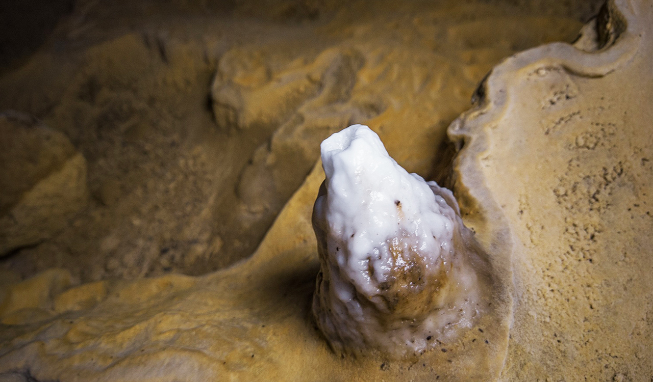 The forming of stalagmite