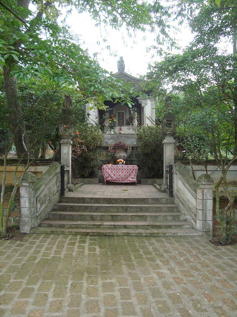 Temple & Mausoleum of King Ngo Quyen