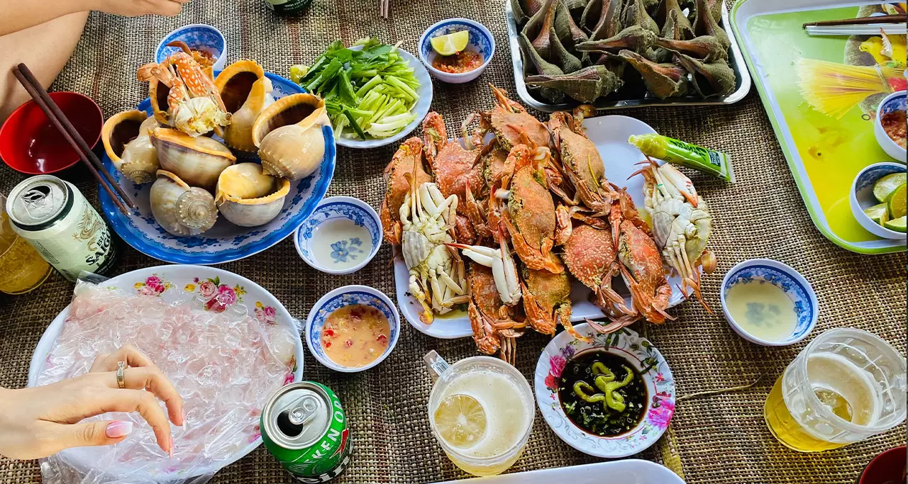 Wander the night market and enjoy seafood