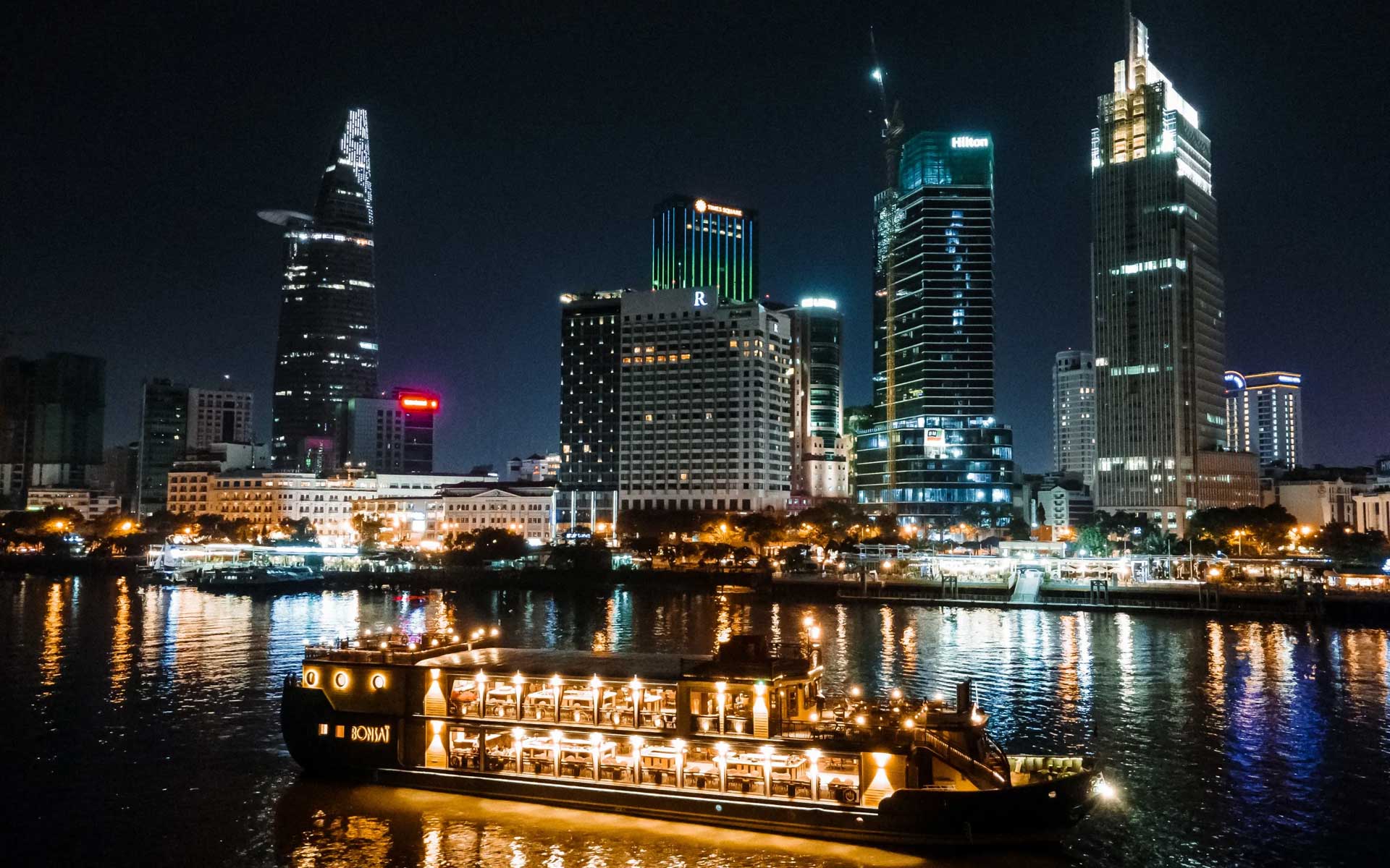 Cruise along Saigon River