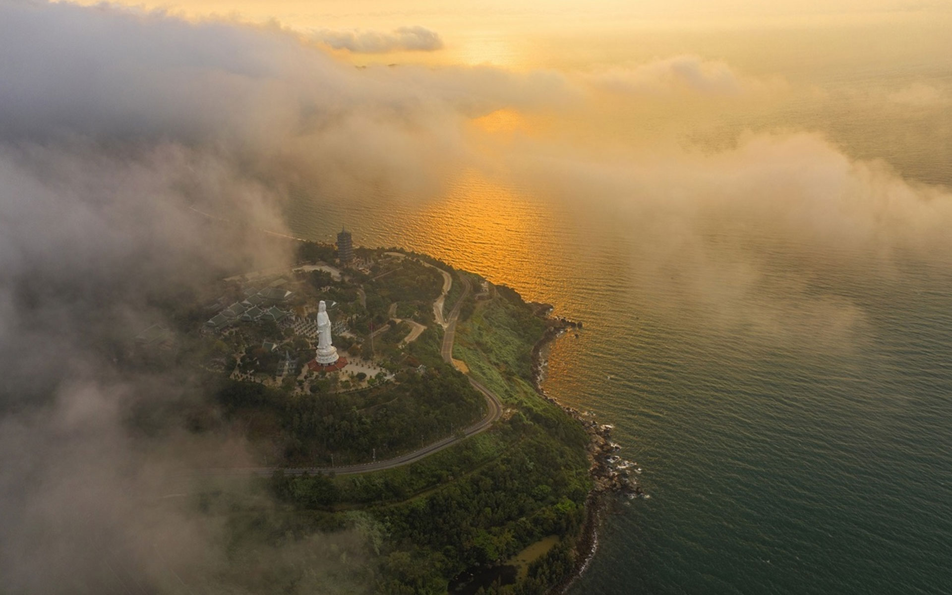 Son Tra Peninsula Linh Ung Pagoda