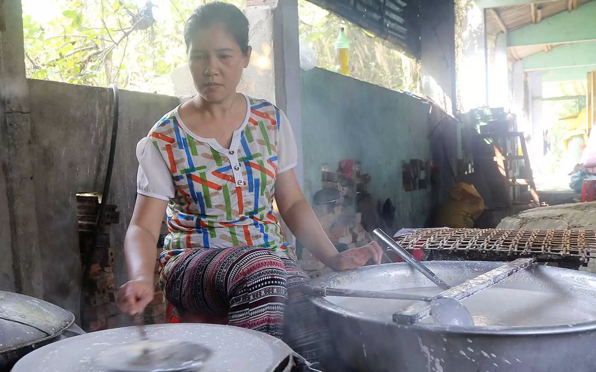 Tuy Loan rice paper making village