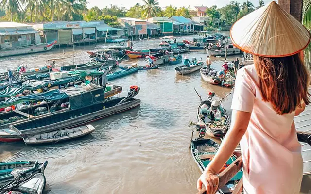 Get to know Cai Be Floating Market