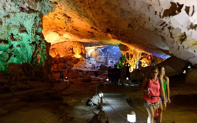 Thien Cung Cave – Halong Bay