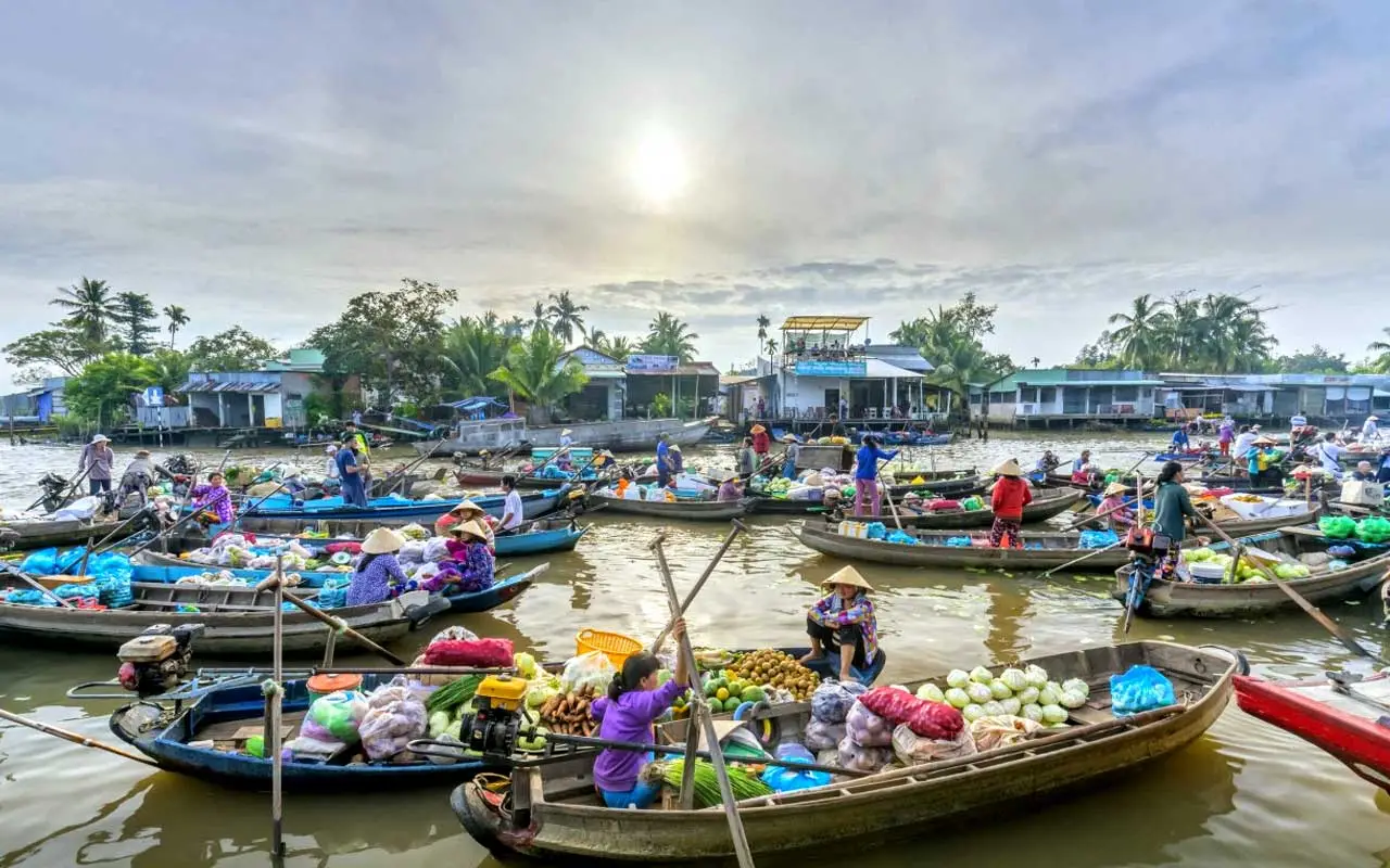 A boat full of fruits and vegetables at the Cai Rang Floating Market in the Mekong Delta