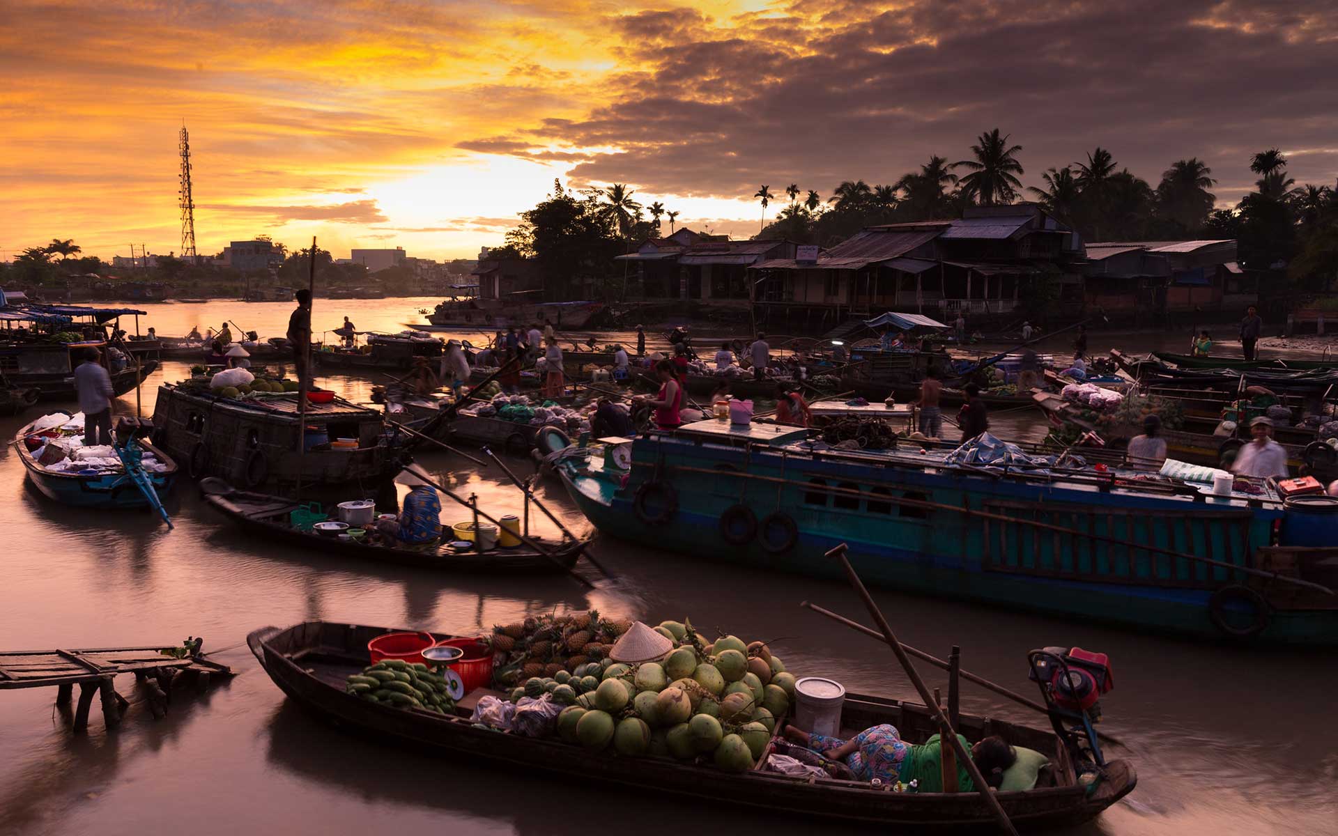 sunset in Phong Dien Floating Market