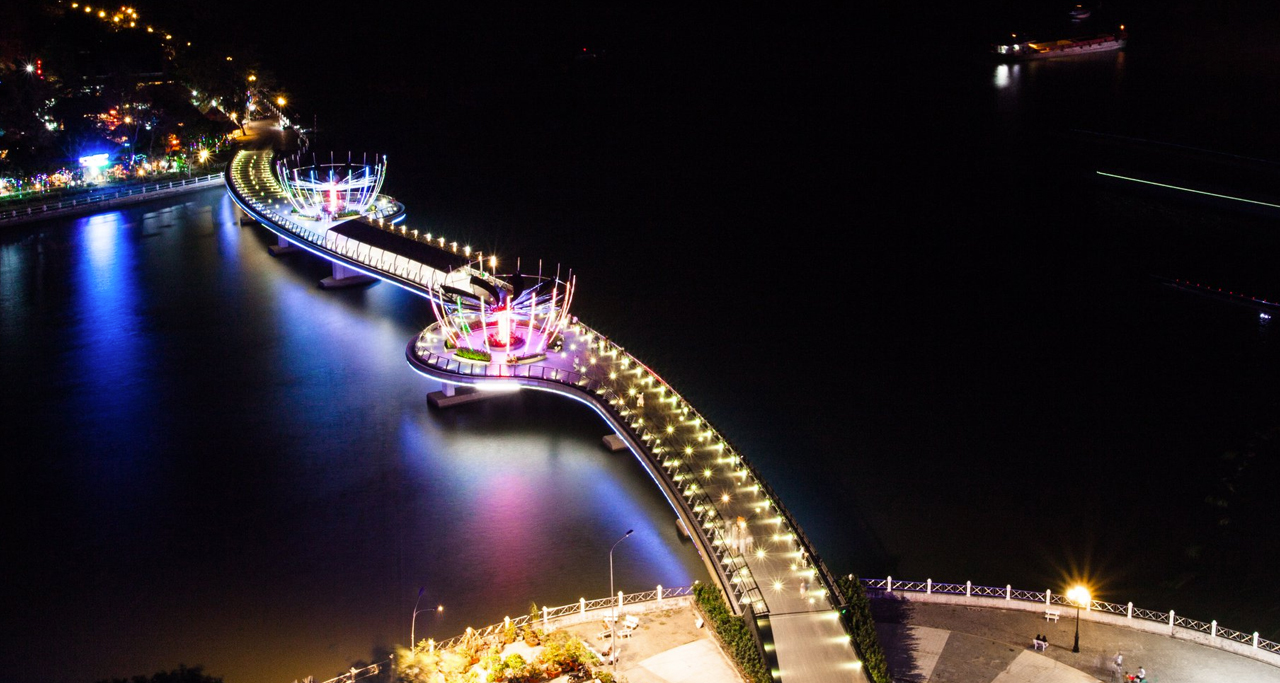 Ninh Kieu Pedestrian Bridge