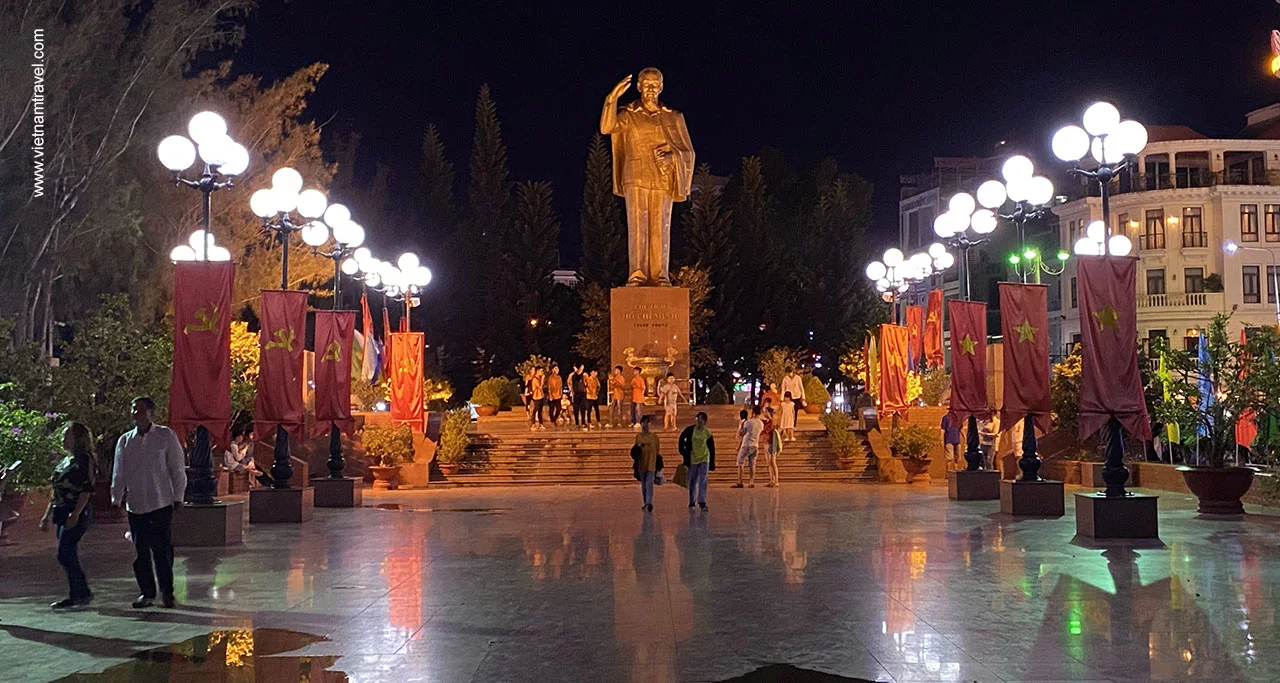 Ninh Kieu Pedestrian Bridge