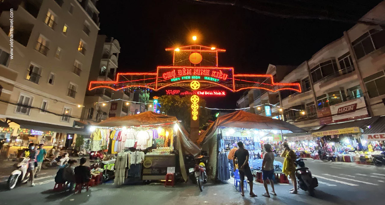 Night markets in Can Tho