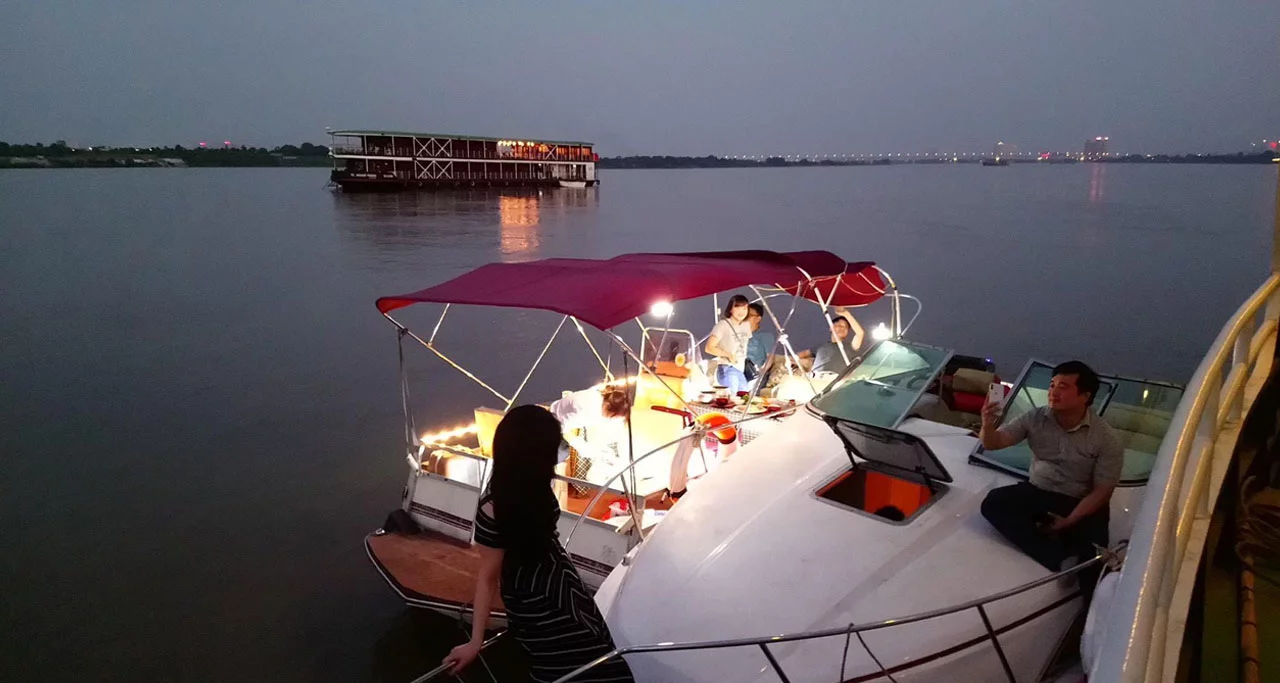 PSY-Cruise-9