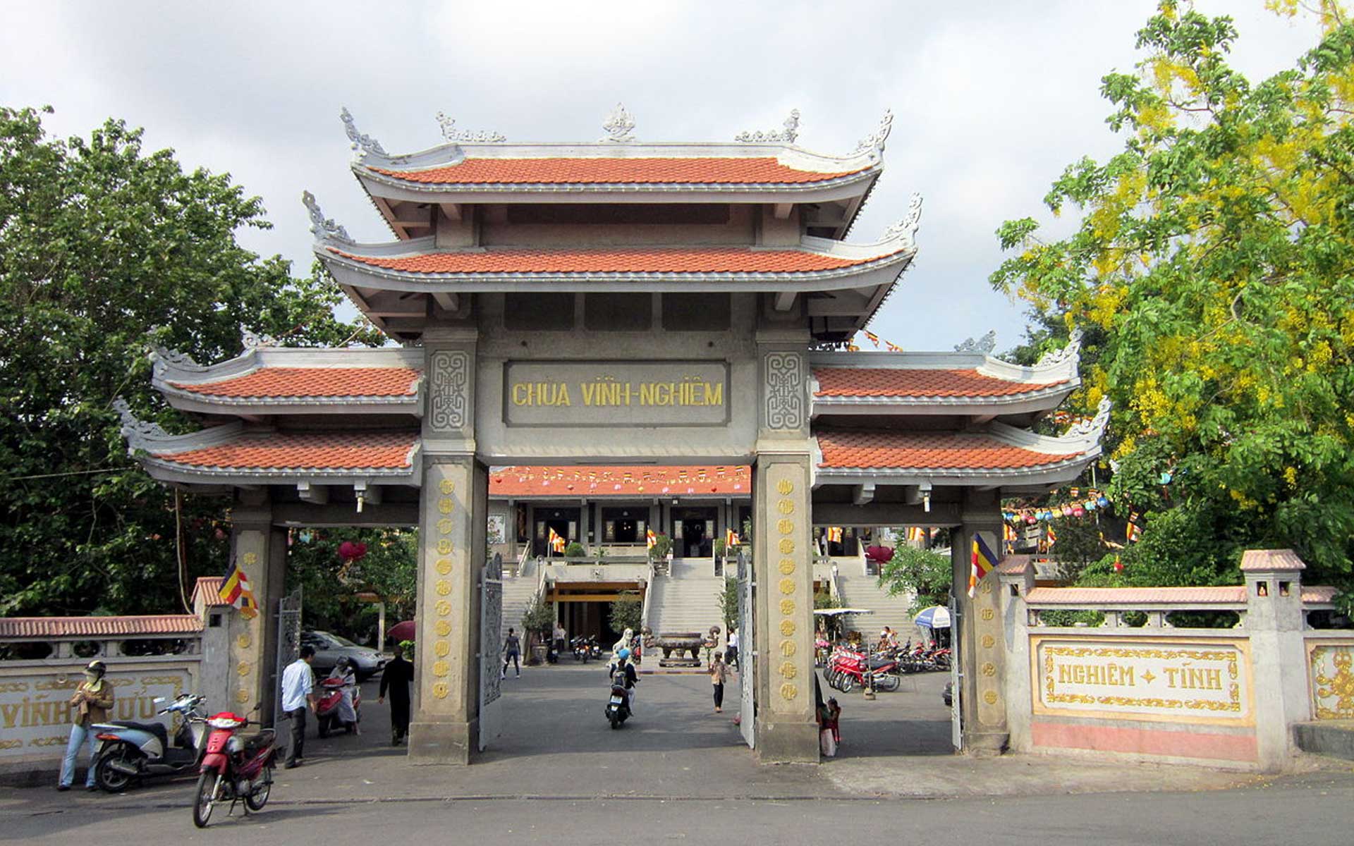 Tam Quan gate of Vinh Nghiem Pagoda