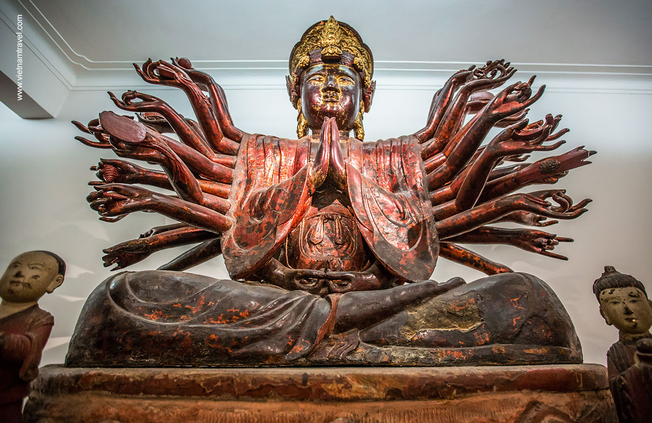 Statue of Bodhisattva Avalokisteshvara