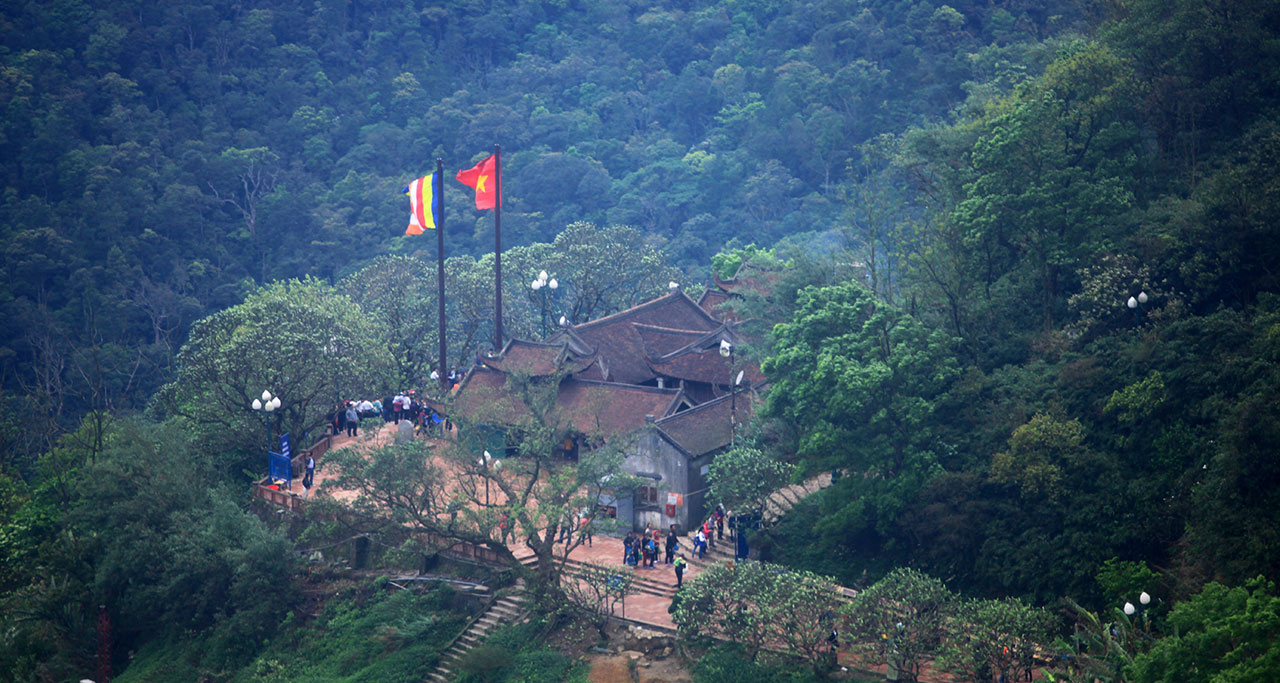 Visit-Yen-Tu-Pagoda-17