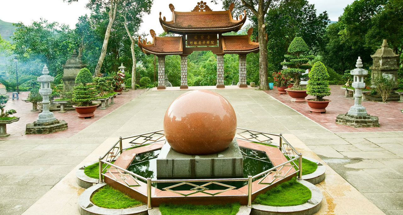 Visit-Yen-Tu-Pagoda-26