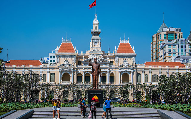 Travel to Ho Chi Minh City from Hanoi by plane, train and bus