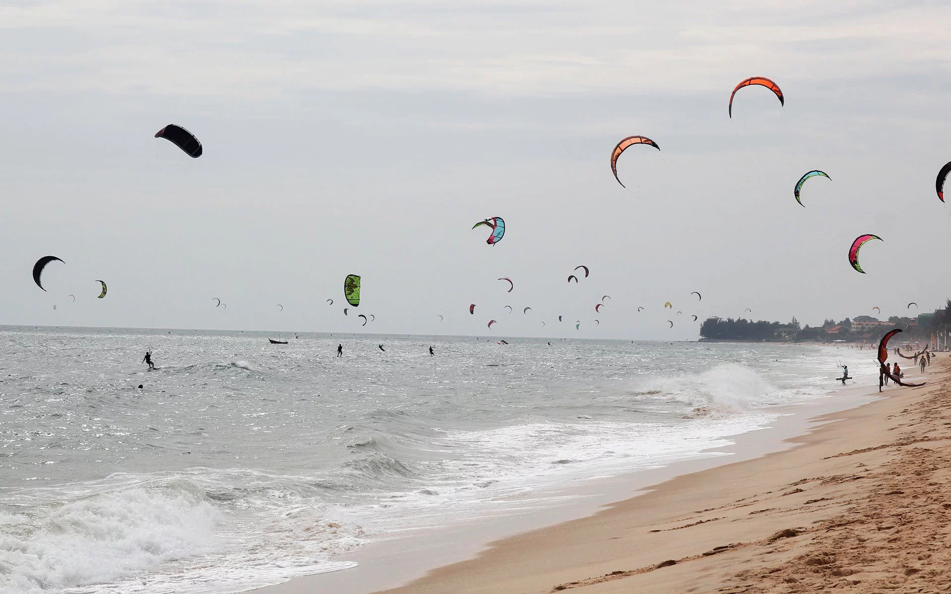 kite surfing in Mui Ne beach