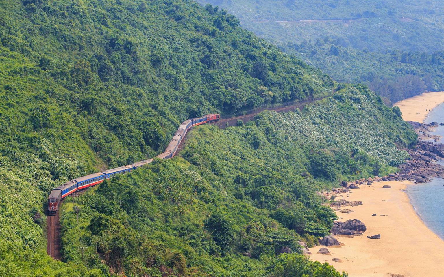 Travel to Ho Chi Minh City from Hanoi by plane, train and bus – Vietnam ...
