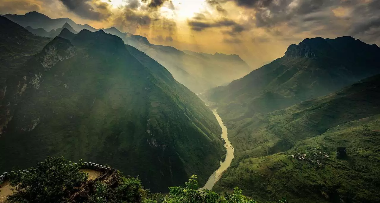 Majestic scenery of Nho Que river and mountains, famous trekking destination of Ha Giang