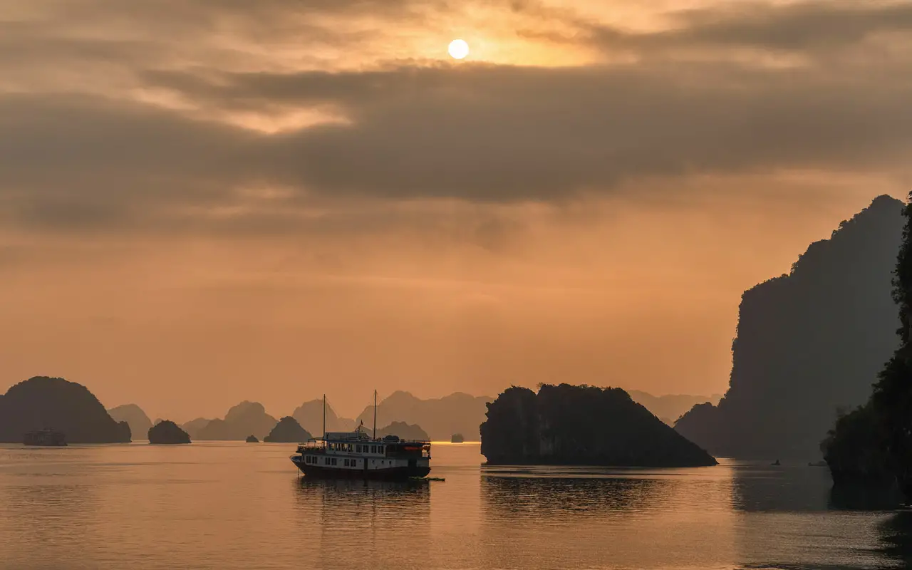 Sunrise on Lan Ha Bay Cat Ba