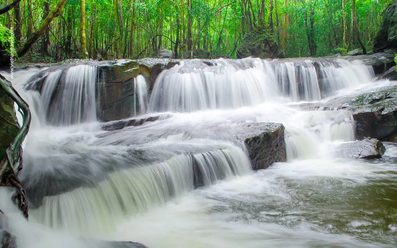 Suoi Tranh Waterfall 