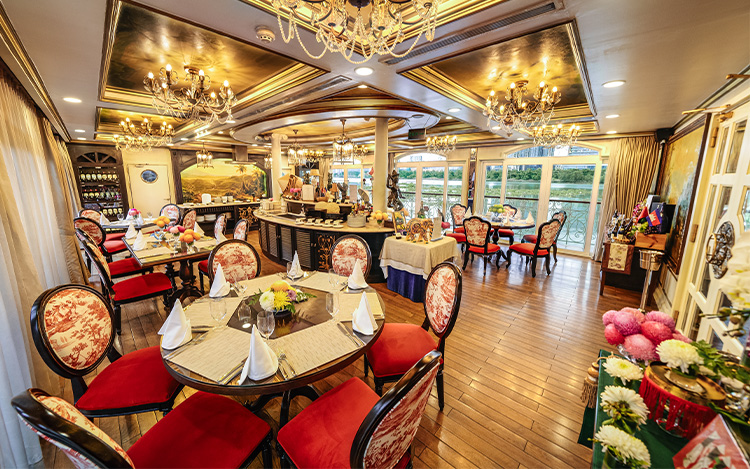 RV-Mekong-Princess-restaurant