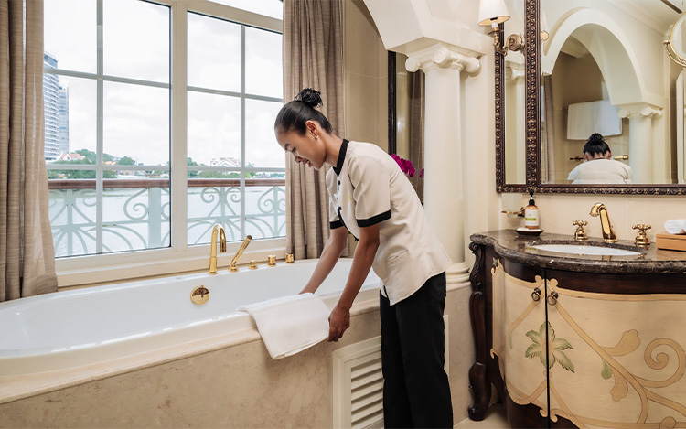 RV-Mekong-Princess-spa-bath