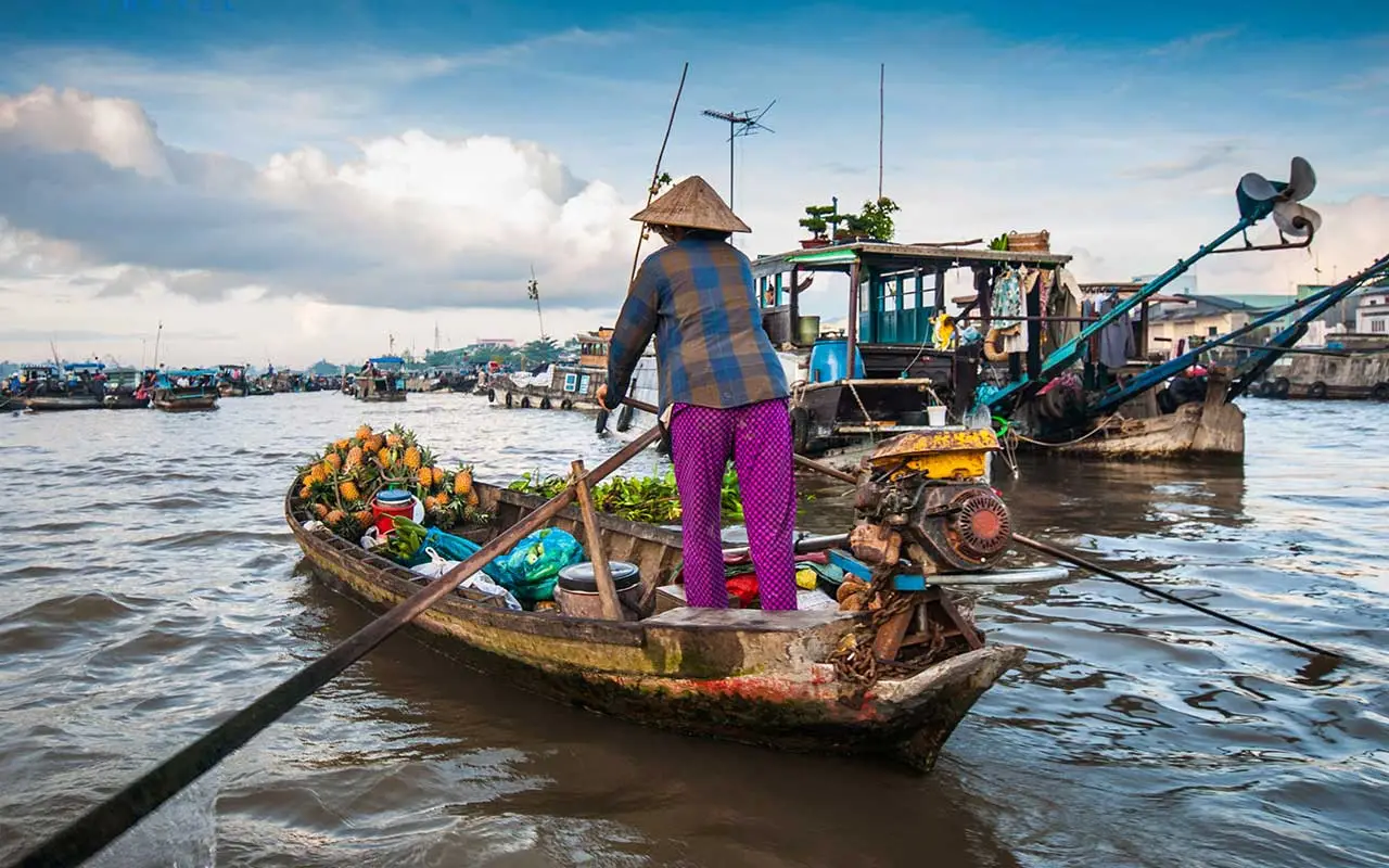 A view of the Cai Be Floating Market in Tien Giang