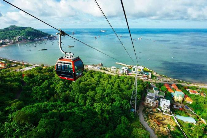 A cable car ride to the Ho May Park in Ba Ria - Vung Tau province