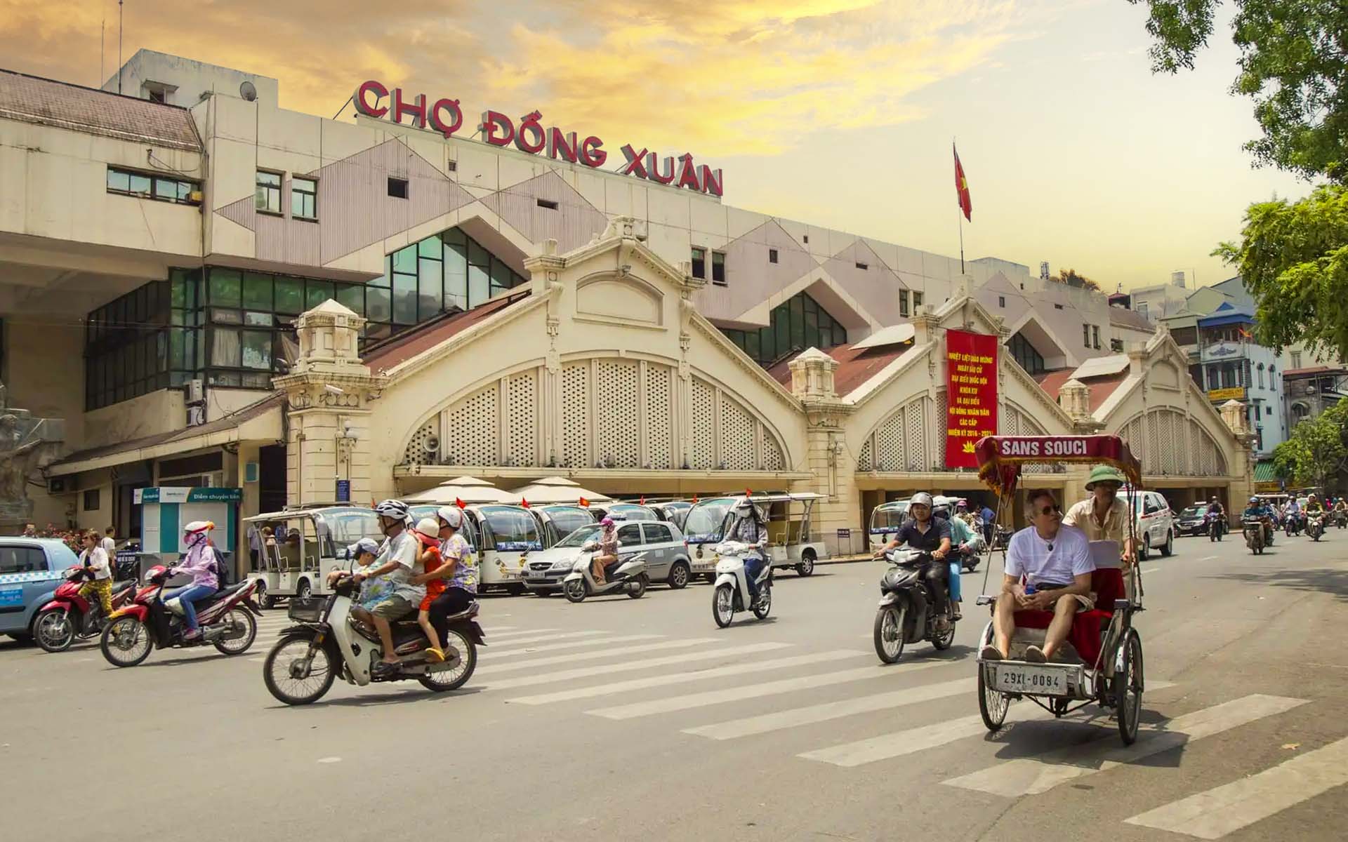 Dong Xuan Market hanoi vietnam